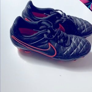 Nike jr. support kids Soccer shoe size 2